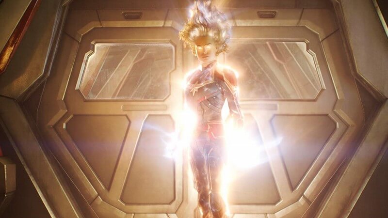 "Chị đại" tỏa sáng theo cả nghĩa bóng và nghĩa đen - Captain Marvel