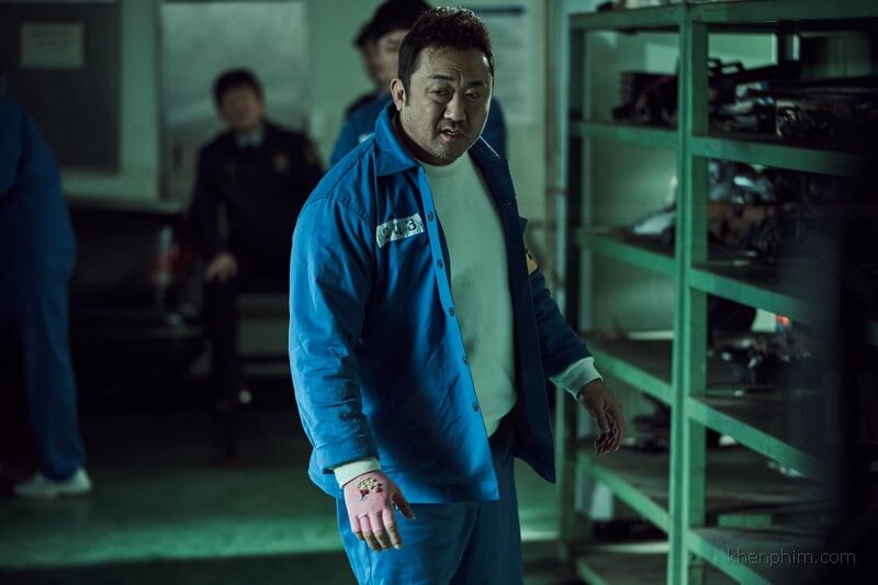 Ma Dong-seok như thường lệ - vẫn còn những vai đánh đấm điên cuồng - Biệt Đội Bất Hảo