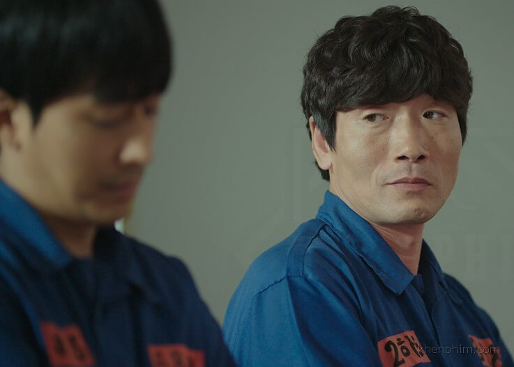 Ông chú (bên phải) là người giúp nhân vật Ki Kang nhận ra lẽ sống