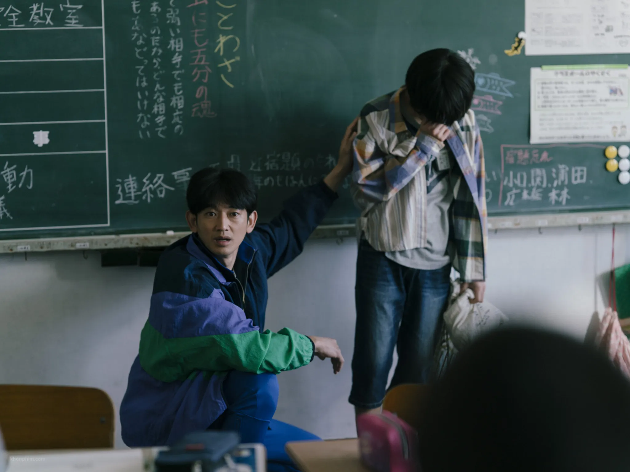 Thầy giáo Hori (Eita Nagayama) luôn tận tâm với nghề nhưng lại bị hiểu lầm
