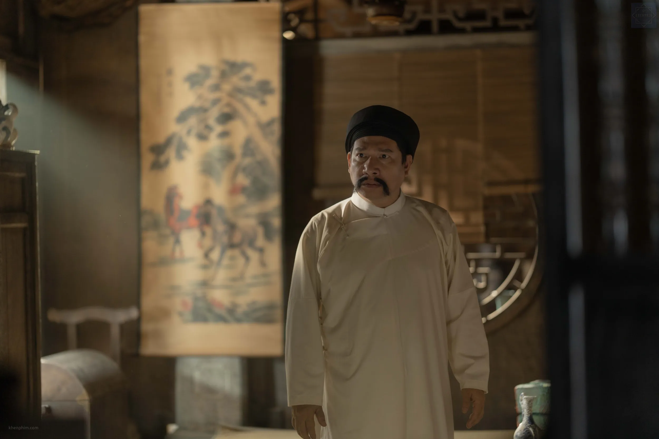 NSUT Quang Thắng trong vai một ông quan chuyên chèn ép dân, bóc lột và ăn hối lộ