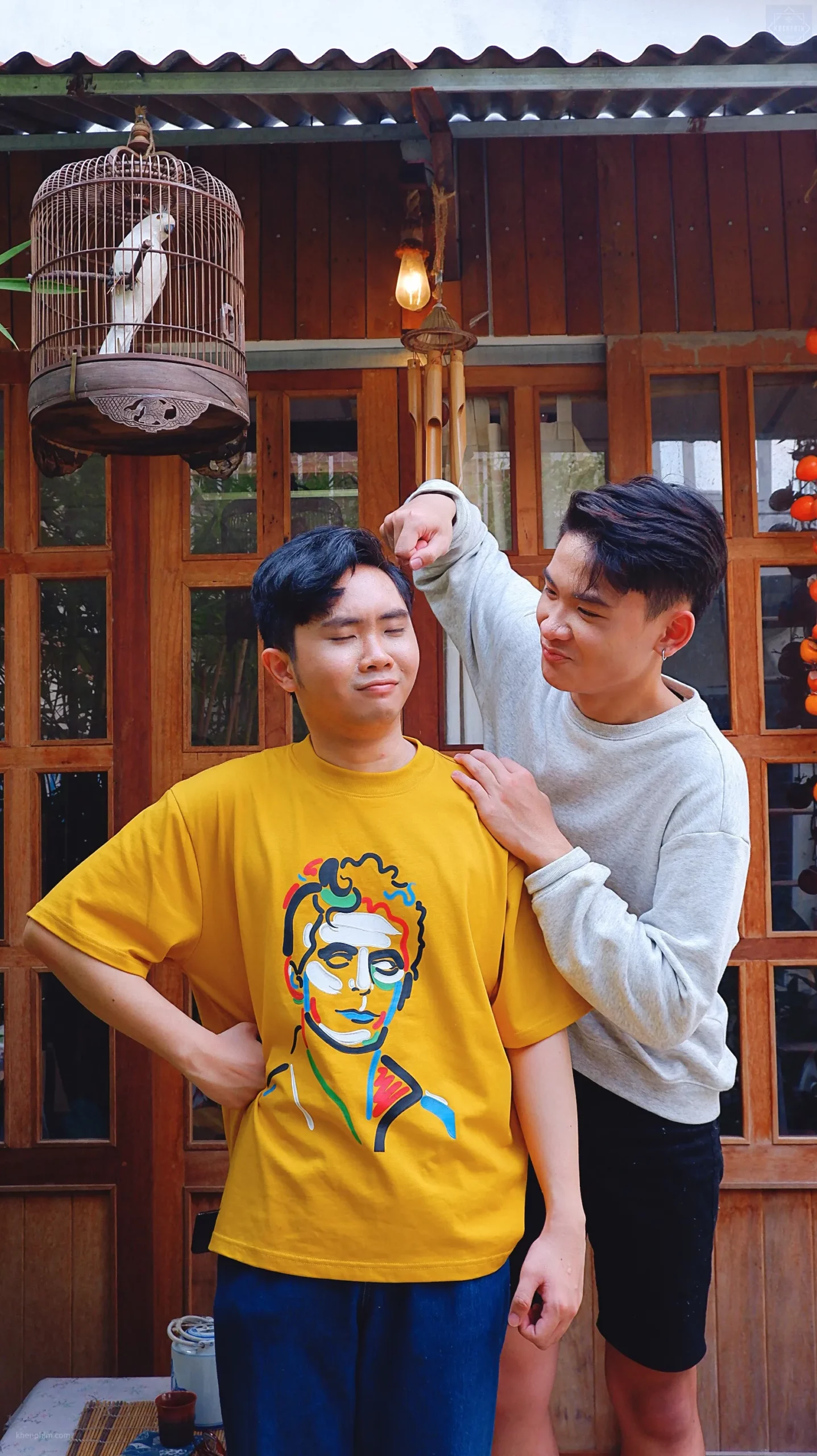 Minh Hiếu (bên trái) và Nhật Huy là hai diễn viên chính trong phim ngắn Đã Lâu Không Gặp